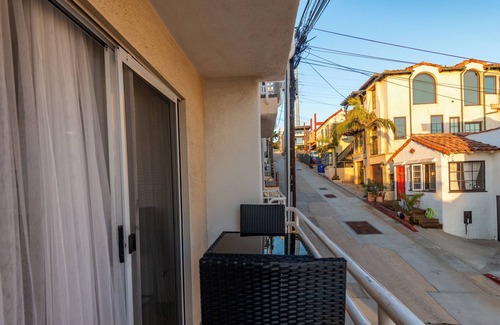 Sand Section Condo | 2-br house w/Garage, Laundry, and High-Speed WiFi, Manhattan Beach