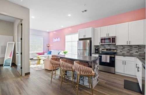 South Nashville Apartment | 2 BR in DT Nash - Walk Everywhere!