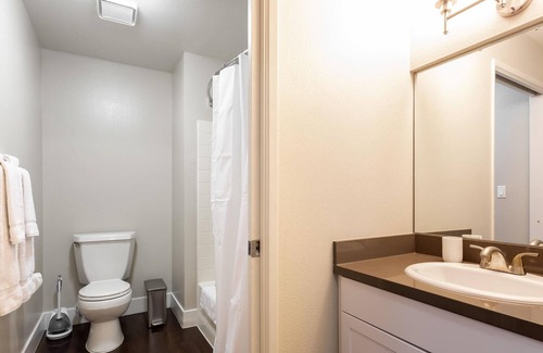 Pasadena Apartment | 2 BR in Pasadena, Gym, Pool + Parking