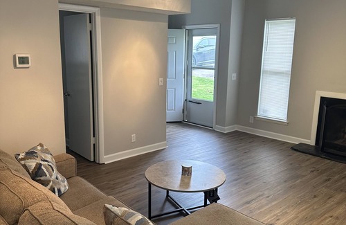 Hillwood House | 2 BR Loft 10 min from downtown