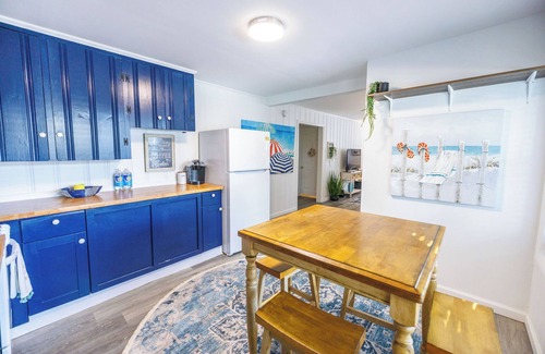 Caine Woods Apartment | 2 BR Lower Condo in North OC/Fenwick