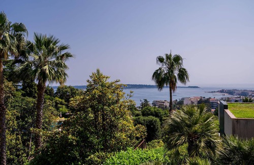 California - Pezou Apartment | 2-Br Luxury Apartment with Sea View and Pool