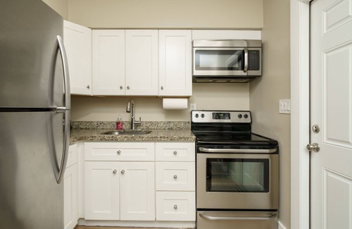 Pompano Beach House | 2 BR | Perfect for Long Term Stays | 2 miles to Beach