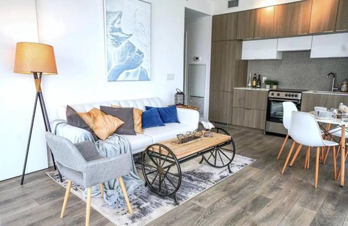 Downtown Toronto Apartment | 2 BR plus DAN at heart Toronto downtown