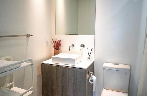 Downtown Toronto Apartment | 2 BR plus DAN at heart Toronto downtown