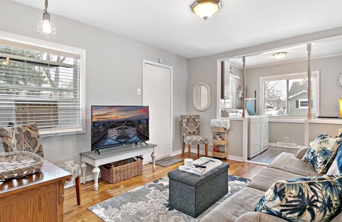 Oakwood Hills House | 2 BR remodeled home near Cary/Crystal Lake/McHenry