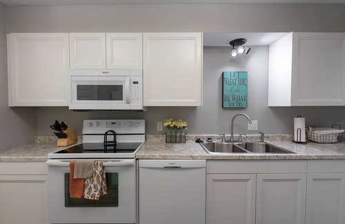 Branson Condo | 2-BR Updated WALK-IN Condo ~ 2 Pools ~ Near the Strip ~ FREE TICKETS INCLUDED! (FHC-13)