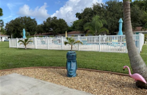 Laurel Villa | 2 BR VILLA SUITE w/queen bed