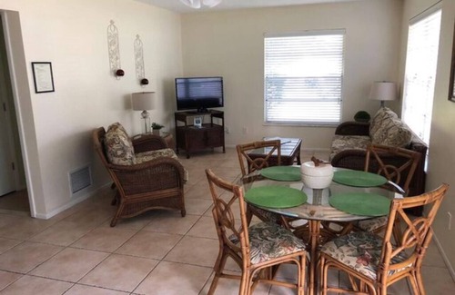 Laurel Villa | 2 BR VILLA SUITE w/queen bed