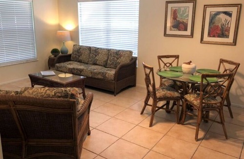 Laurel Villa | 2 BR VILLA SUITE w/queen bed