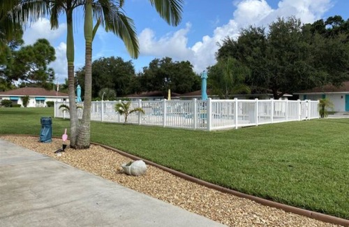 Laurel Villa | 2 BR VILLA SUITE w/queen bed
