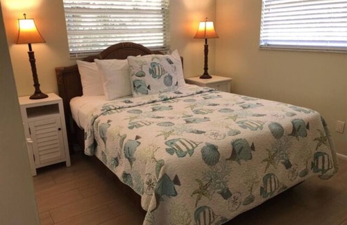 Laurel Villa | 2 BR VILLA SUITE w/queen bed
