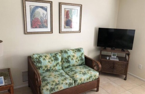 Laurel Villa | 2 BR VILLA SUITE w/queen bed