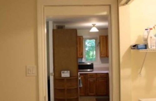 Wallingford Apartment | 2 BR Walking distance to the Oakdale Theater