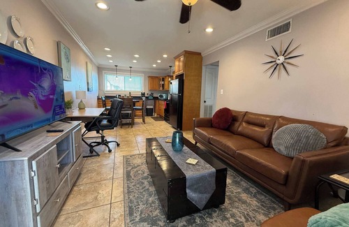 Highlands - Perkins Apartment | 2 br with Pool & washer dryer