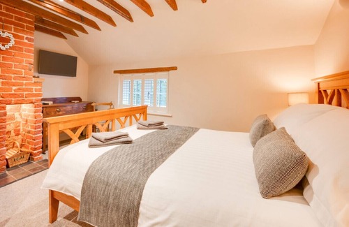 Woodbridge House | 2 Bromville Hall Cottage