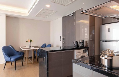 Bangkok Central Business District Condo | 2 BRS/WG/Serviced/Monthly