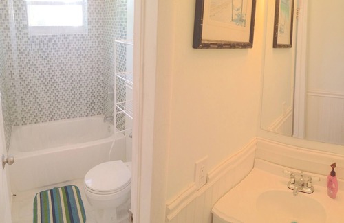 West Avenue Hotel | 2 BUNK BED HOTEL SUITES - SLEEPS 24: WALK TO EVERYTHING!