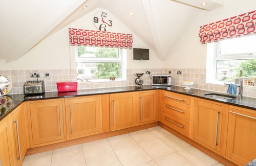 Betws yn Rhos House | 2 CAE MATTW, pet friendly, with open fire in Betws Yn Rhos