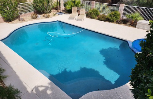 Sun City House | 2 Car Garage Tesla Charger KING BEDS 2 Master Suites Hot Tub Pool