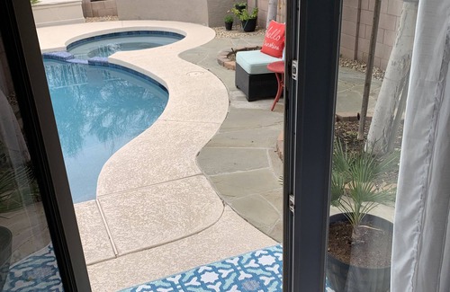 Sun City House | 2 Car Garage Tesla Charger KING BEDS 2 Master Suites Hot Tub Pool