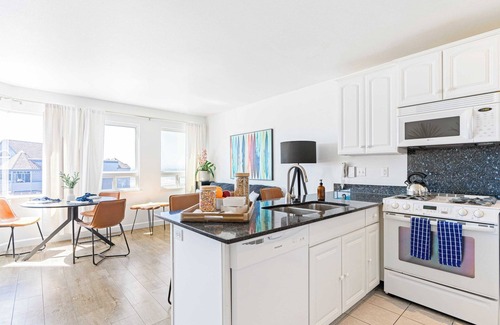 Cayucos Cottage | 2 Cayucan Bungalows Steps to Beach + Shared Lounge Sleeps 12