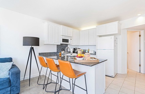 Cayucos Cottage | 2 Cayucan Bungalows Steps to Beach + Shared Lounge Sleeps 12