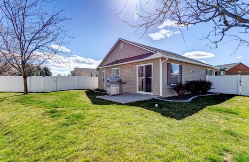 Meridian House | 2 Charming Townhomes | Private Yards | Sleeps 16