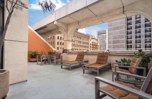 Union Square Condo | 2 Chic King Suites at Wyndham Donatello in SF
