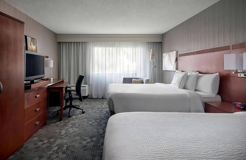 Torrance Hotel | 2 Classy Pet Friendly Units, Outdoor Pool, Free Parking, Near Beach!