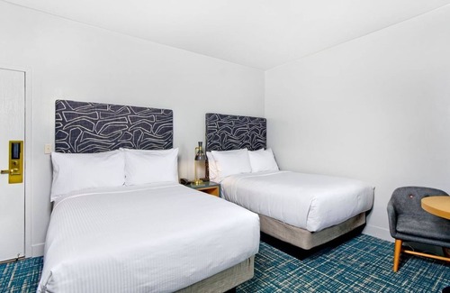 Downtown San Francisco Hotel | 2 Comfortable Room with Rooftop Pool, Near Oracle Park & Yerba Buena