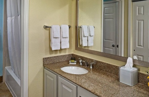 Houston House | 2 Comfortable Units! FREE Breakfast & Parking, Pool, Close to Rocket Park!