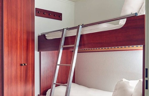 Nes Hotel | 2 Comfy Rooms on Scenic Ameland – Near Beach, Ferry, Dunes & Cycling Routes