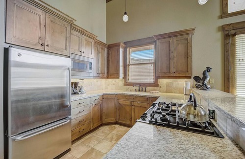 Deer Valley House | 2 Condos | Ski-in/Ski-out at Deer Valley + Hot Tubs | Mont Cervin by AvantStay