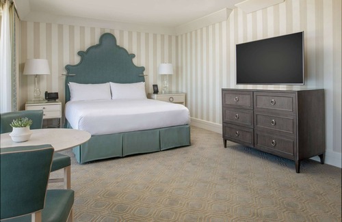 Beverly Hills Hotel | 2 Connecting Suites at a 4.5⭐️ Hotel