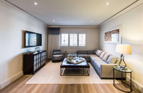 Beverly Hills Hotel | 2 Connecting Suites at a 4⭐️ Hotel