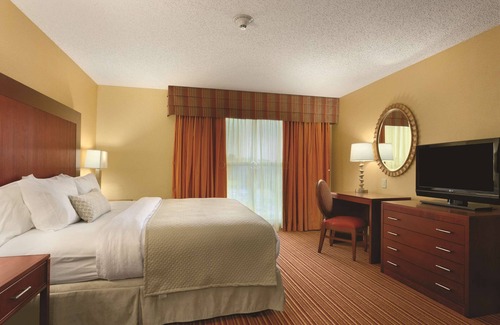 Murfreesboro Hotel | 2 Connecting Suites at a Hotel
