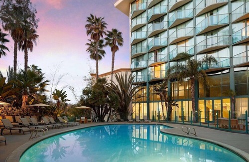 Mission Valley West House | 2 Connecting Suites at a 4⭐️ Hotel