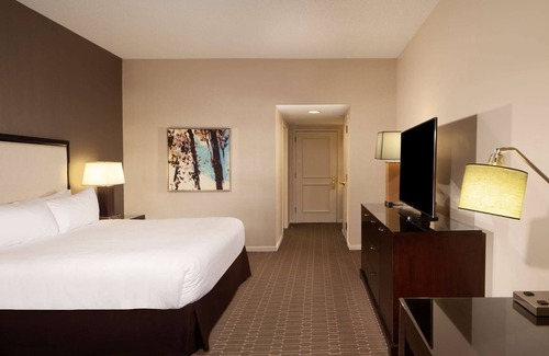 Old Town Alexandria House | 2 Connecting Suites at a 4⭐️ Hotel