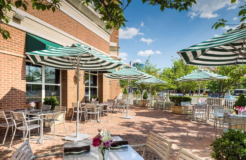 Old Town Alexandria House | 2 Connecting Suites at a 4⭐️ Hotel