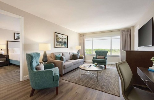 Downtown Wilmington House | 2 Connecting Suites at a 4⭐️ Hotel