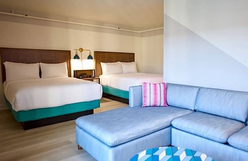 Downtown San Francisco Hotel | 2 Contemporary Units with Heated Pools & Easy Access to San Francisco Sites