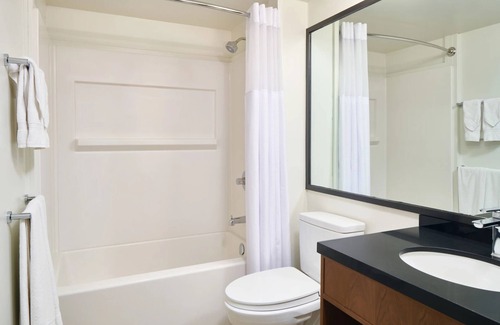 Ala Moana Hotel | 2 Convenient Rooms, Scenic Gardens, Outdoor Pool Relaxation, Near Ala Moana