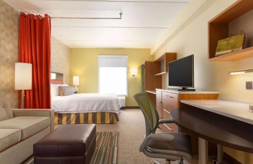 Newtonville Hotel | 2 Convenient Units w/Free Breakfast, Pets Allowed. Near Six Mile Waterworks