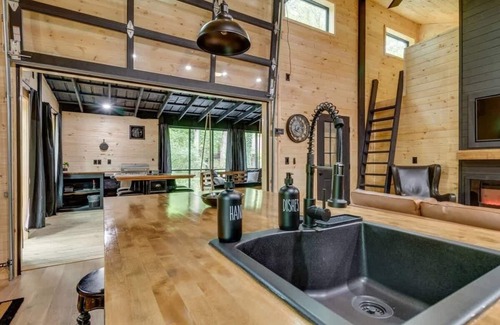 Rocky Grove Cabin | 2 Cozy Cabins Sleep 9, Great for Groups