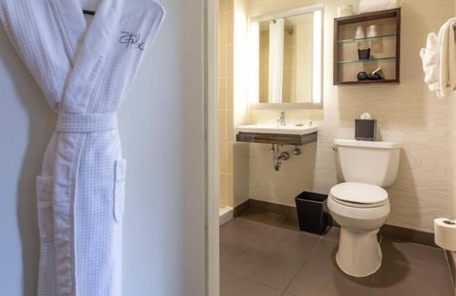 Near North Side Hotel | 2 Cozy Units Near Washington Square Park! Pet Friendly Property with Gym!