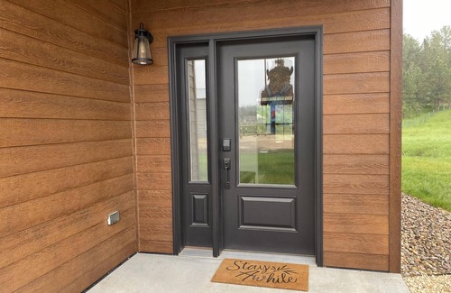 Custer Cabin | 2 Custer's Retreat- 2 Bedroom Cabin - 2 Bedroom 2 Bath Cabin