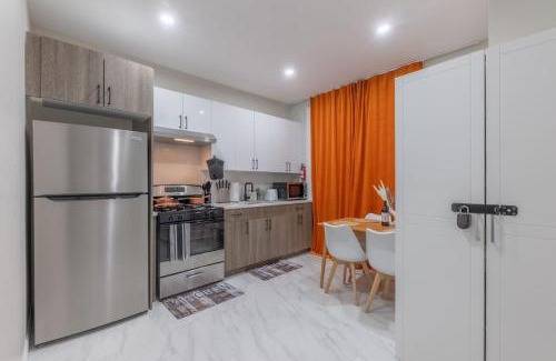 Upper Roseville Apartment | 2 Days Stay Get 40 percent OFF for, Sleeps 6 & 2 Queen