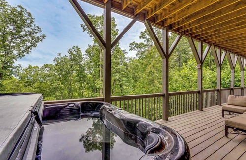 Murphy Cabin | 2 Decks, Grill, Hot Tub: Mountain Cabin in Murphy