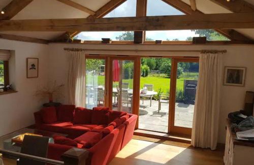 Haslemere House | 2 Double Bed Ensuite - Rural Contemporary Oak Home